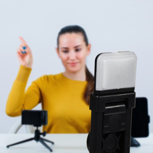 aa0657d0-a747-468d-bd33-df11c362e10b.jpg Bluetooth Selfie Stick, Portable Phone Tripod Stand for Mobile.