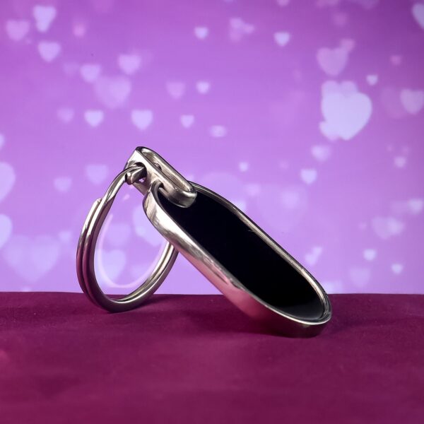 04_e4216b66-71a7-4bc8-bcf0-67e2cb374ca5.jpg Elegant Black & Silver Oval Metal Keychain (1 Pc)