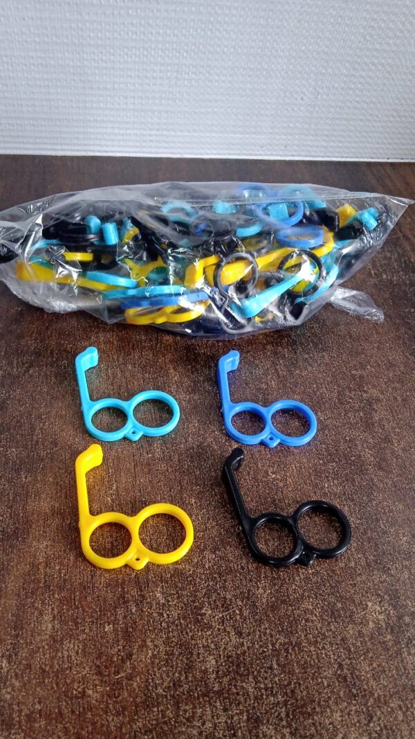 f966e6b2-3fc9-4cb0-8377-4722702b3c44.jpg Plastic Hand Mobile Stand (Mix Color / 50 Pc)